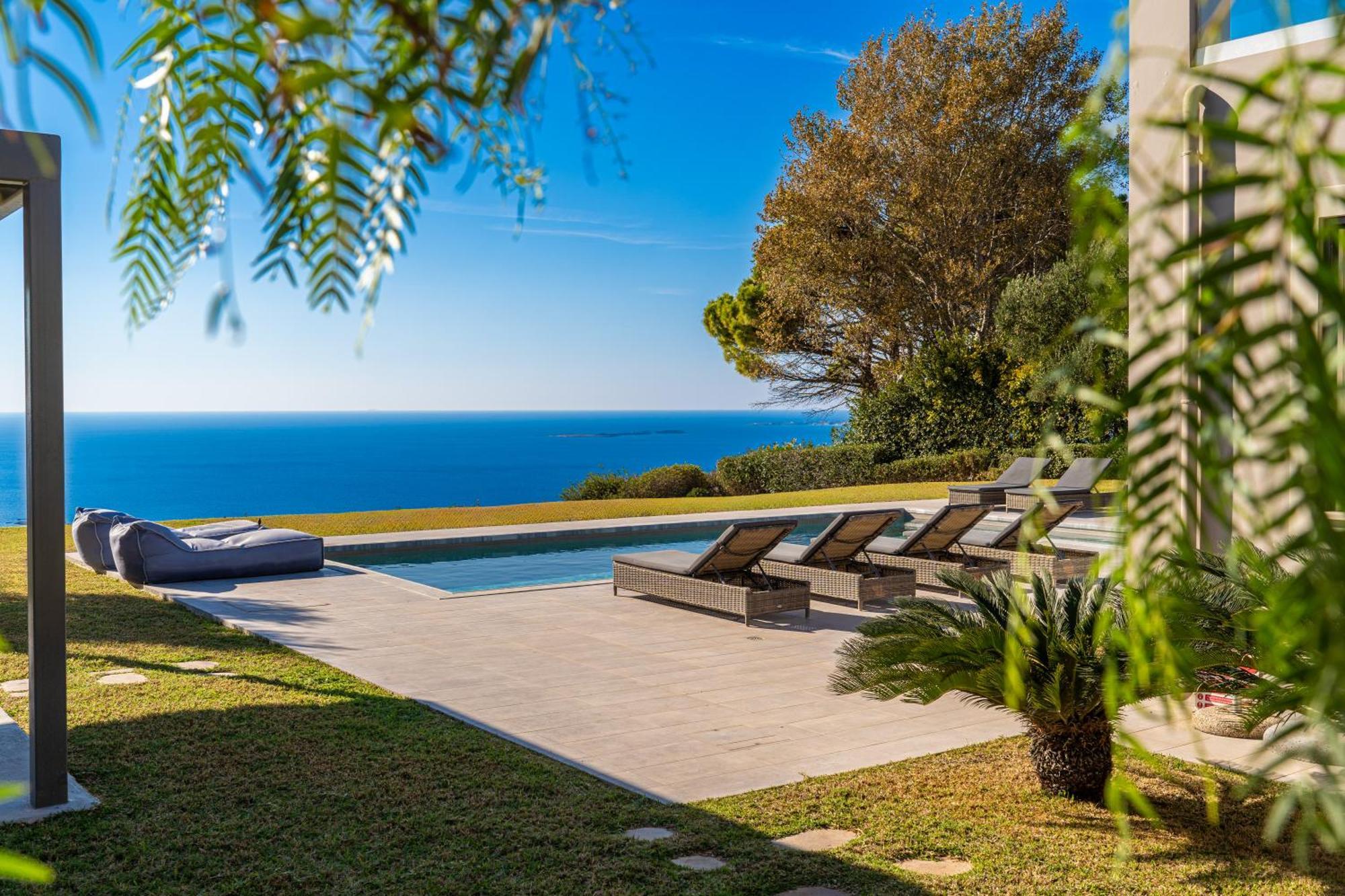 Grande Azzurro In Lakithra Villa Ngoại thất bức ảnh